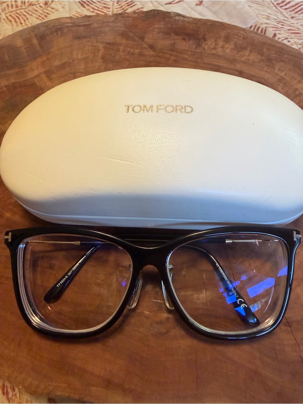 Tom Ford Women's Black and Clear Oversized Cat-Eye Glasses excellent condition - Picture 3 of 5